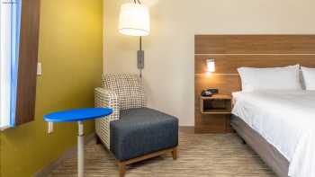 Holiday Inn Express & Suites San Jose – Silicon Valley, an IHG Hotel