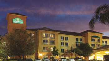 La Quinta Inn & Suites by Wyndham Santa Clarita - Valencia