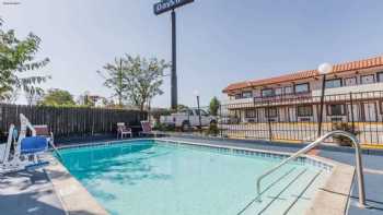 Days Inn by Wyndham Castaic Six Flags Magic Mountain