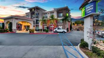 Holiday Inn Express & Suites Lake Elsinore, an IHG Hotel