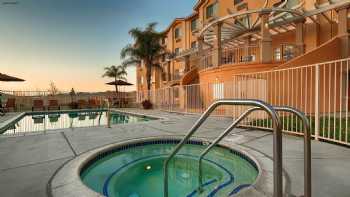 Best Western Plus Lake Elsinore Inn & Suites