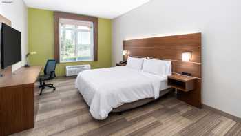 Holiday Inn Express & Suites Dinuba West, an IHG Hotel