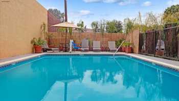 Travelodge by Wyndham Burbank-Glendale