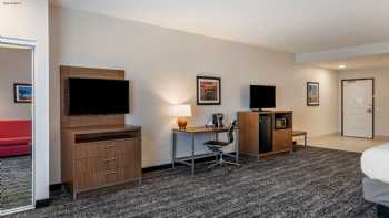 Best Western Plus Desert View Inn & Suites