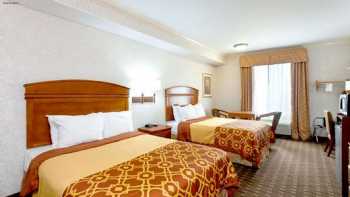 Howard Johnson by Wyndham Pico Rivera Hotel & Suites