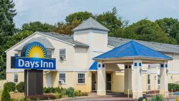 Greenwoods Inn & Suites