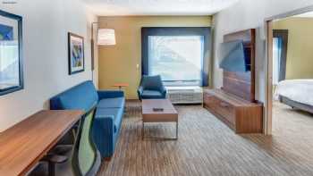 Holiday Inn Express & Suites West Long Branch - Eatontown, an IHG Hotel