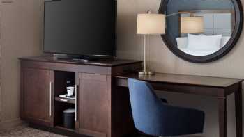 Hampton Inn & Suites Teaneck Glenpointe