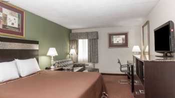 Howard Johnson by Wyndham Newark Airport