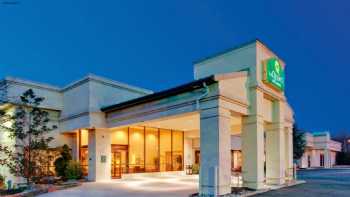 La Quinta Inn & Suites by Wyndham Fairfield NJ