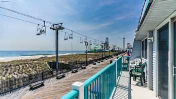 Boardwalk Sand & Surf Inn Beach Hotel