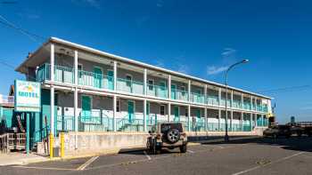 Boardwalk Sand & Surf Inn Beach Hotel