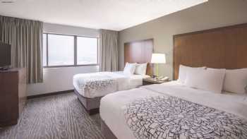 La Quinta Inn & Suites by Wyndham Secaucus Meadowlands