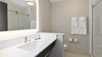 Holiday Inn Express & Suites Jersey City - Holland Tunnel, an IHG Hotel