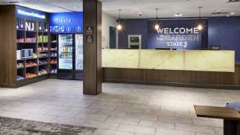 Hampton Inn Newark Airport