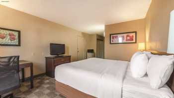 La Quinta Inn & Suites by Wyndham Fairfield NJ