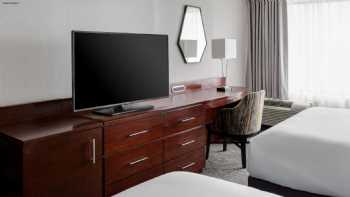 DoubleTree by Hilton Fairfield Hotel & Suites