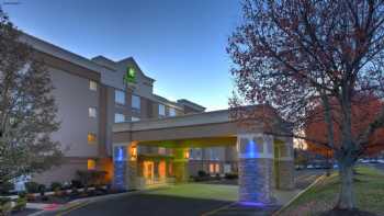 Holiday Inn Express & Suites West Long Branch - Eatontown, an IHG Hotel