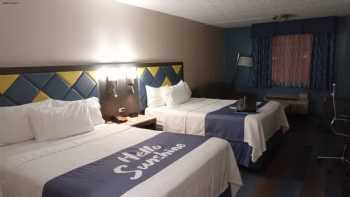 Days Hotel by Wyndham North Bergen /NYC Area