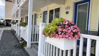 The Beach Club at Pearl Street