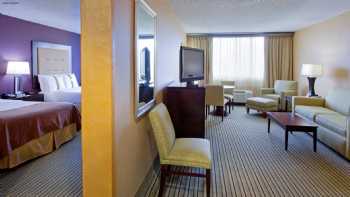 Holiday Inn & Suites Parsippany Fairfield, an IHG Hotel