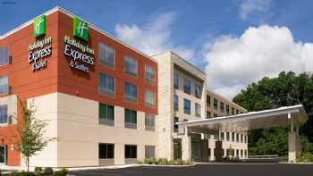 Holiday Inn Express & Suites North Brunswick, an IHG Hotel