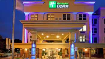 Holiday Inn Express & Suites Woodbridge, an IHG Hotel