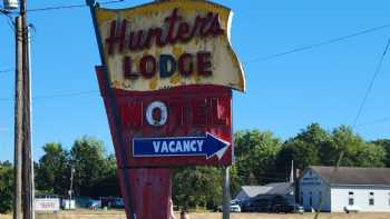 Hunter's Lodge Restaurant & Motel