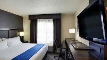 Holiday Inn Express & Suites Meadowlands Area, an IHG Hotel