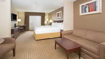 Holiday Inn Express & Suites Minot, an IHG Hotel