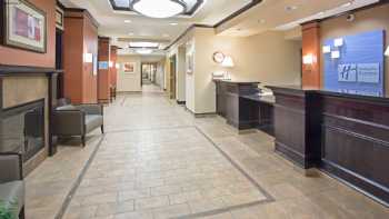 Holiday Inn Express & Suites Minot, an IHG Hotel