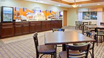 Holiday Inn Express Devils Lake, an IHG Hotel