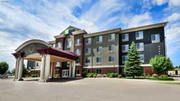 Holiday Inn Express & Suites Grand Forks, an IHG Hotel