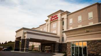 Hampton Inn & Suites Minot Airport