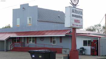 Broken Spoke Bunkhouse Motel