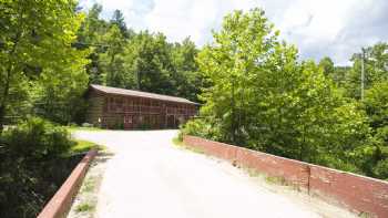 Black Bear Lodge Motel