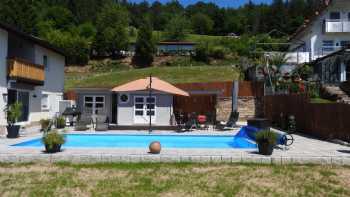 Ferienwohnung Geisbergblick mit Pool