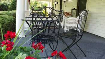 1898 Red Bud Bed & Breakfast