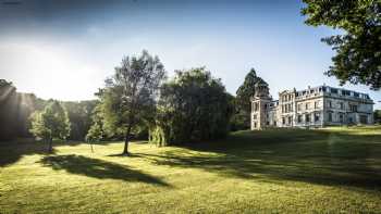 Schloss Kaarz mit Park