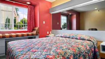 Microtel Inn & Suites by Wyndham Clarksville