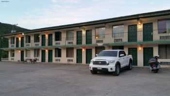 Plaza Motel