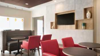 Holiday Inn Express & Suites Cincinnati South - Wilder, an IHG Hotel