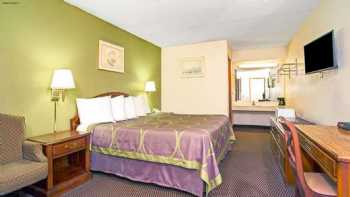 Super 8 by Wyndham Fort Mitchell Cincinnati Area