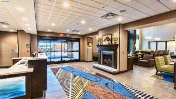 Hampton Inn & Suites Duluth North / Mall Area