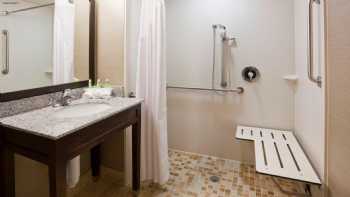 Holiday Inn Express & Suites Willmar, an IHG Hotel