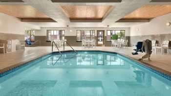 Country Inn & Suites by Radisson, St. Cloud West, MN