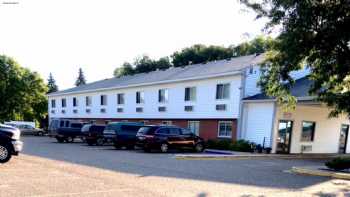 Becker Inn & Suites