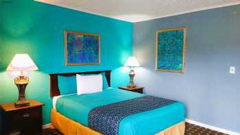 Grand View Plaza Inn & Suites