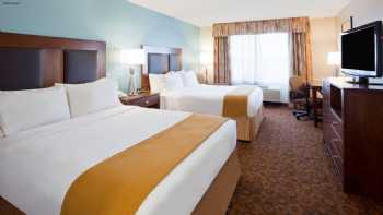 Holiday Inn Express & Suites St. Cloud, an IHG Hotel