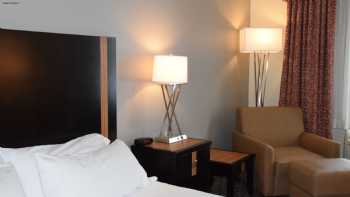 Holiday Inn Express & Suites Chanhassen, an IHG Hotel